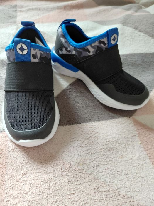 Продам дитячі кросівки