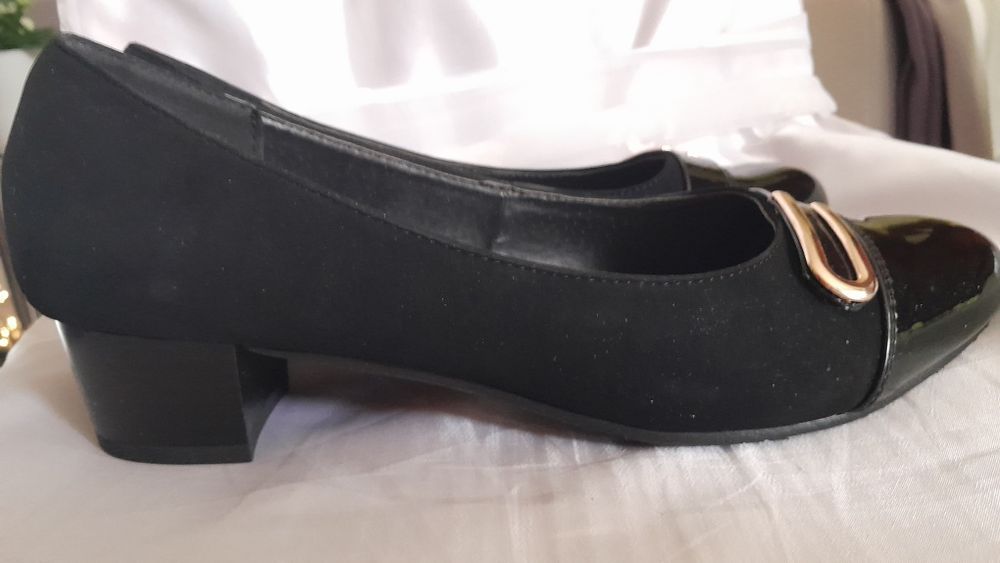 Buty na korku lakierowane damskie