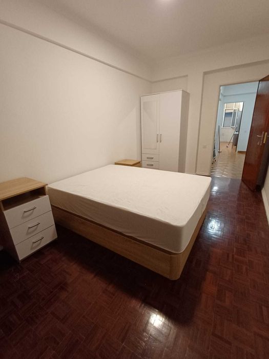 Modernidade e Conforto na Mina de Água, Amadora Quartos Individuais em T6 Totalmente Remodelado – Rua Sebastião da Gama