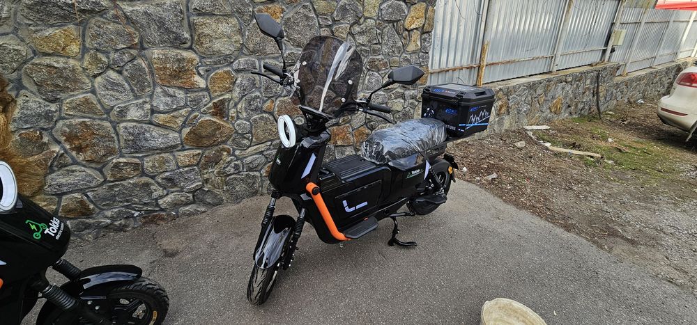 Електроскутер TOKKA U2, 2000W 72V35AH LiFePo4