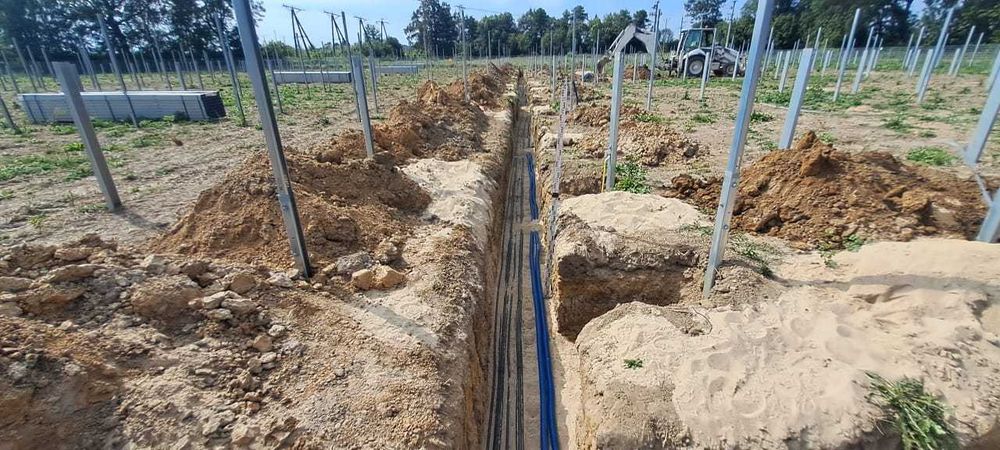 Uslugi mini koparką 2.8 t , wykopy , prace ziemne niwelacje 120zl/h z operatorem