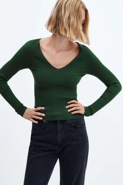 Sweter zielony dekolt w serek Mango M