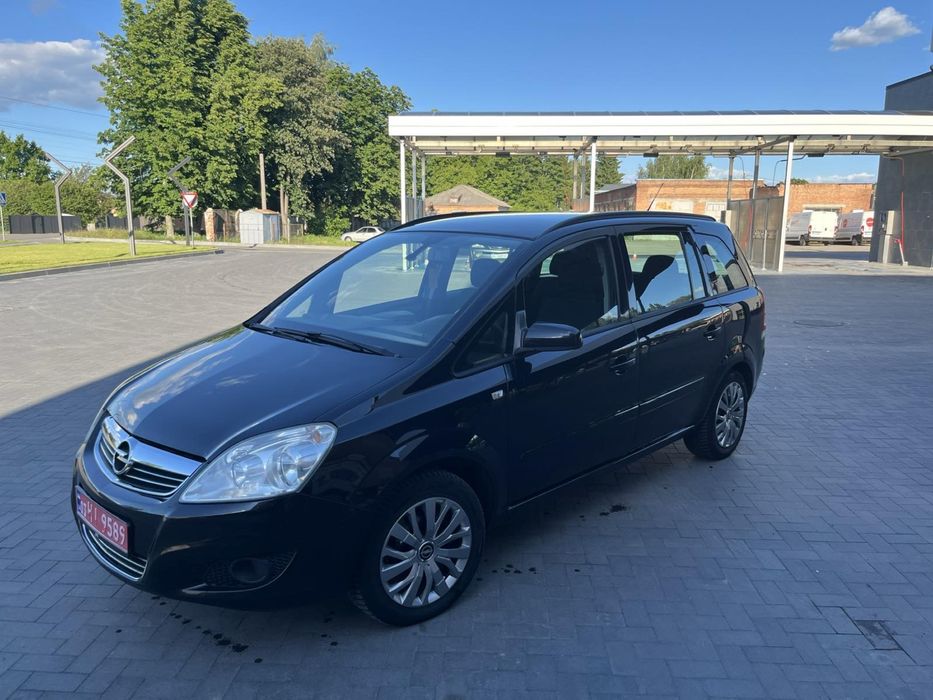 Opel Zafira.               .