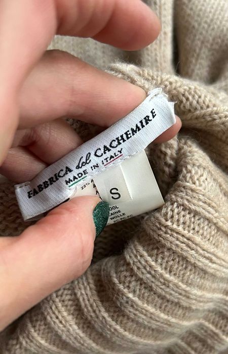 Damski zimowy ciepły beżowy sweter golf rozm. S fabrica del cachemire