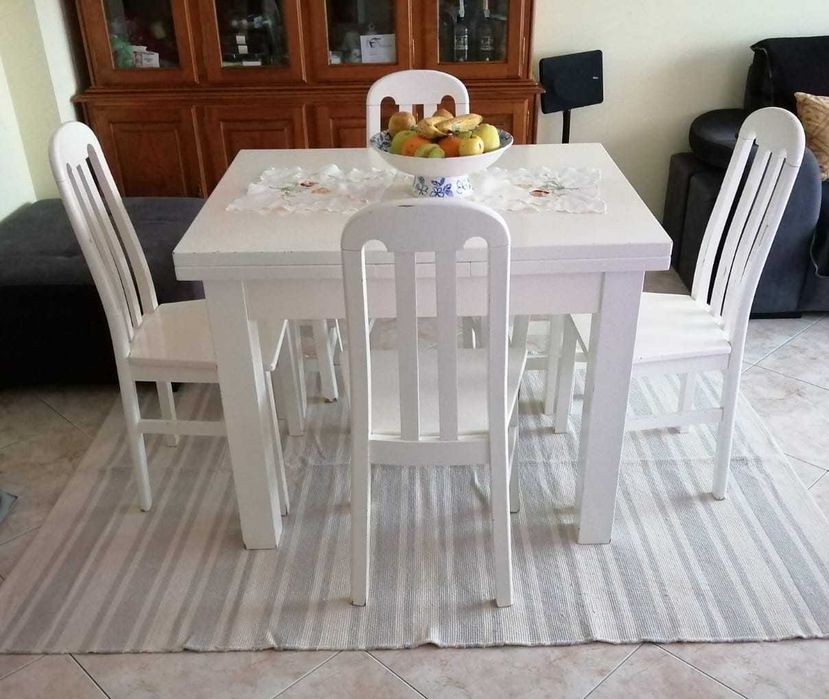 conjunto mesa e 4 cadeiras