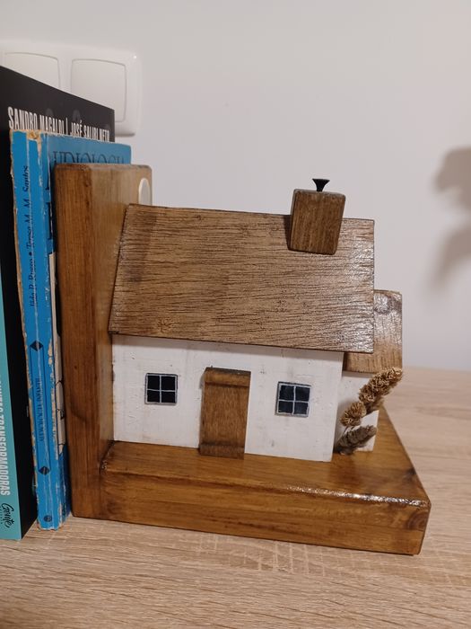 Suporte para livros artesanal em madeira maciça