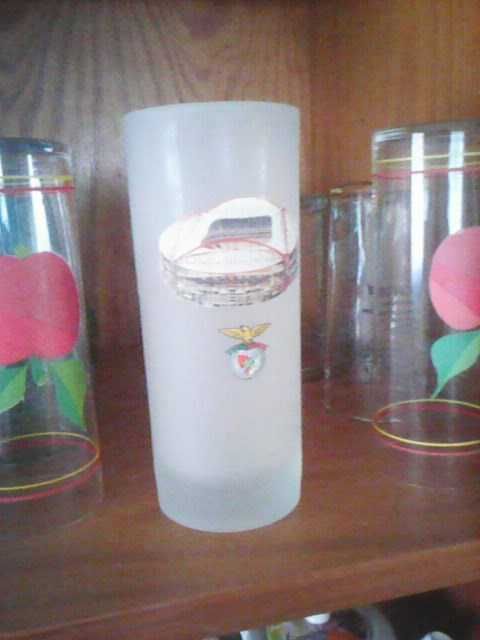 copo de vidro com logo do Benfica64740828581249120