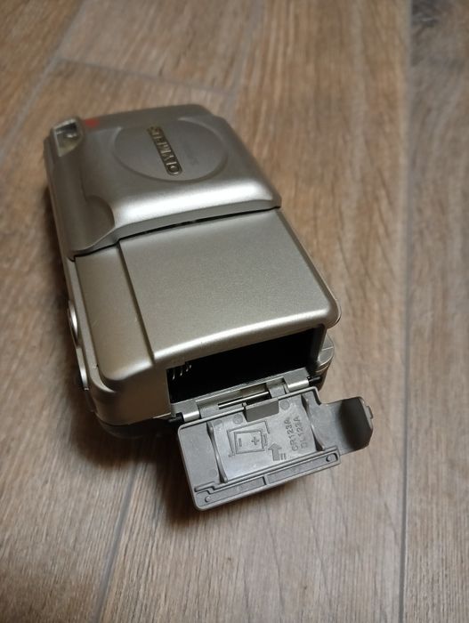 Фотоапарат Olympus Superzzom 80G.