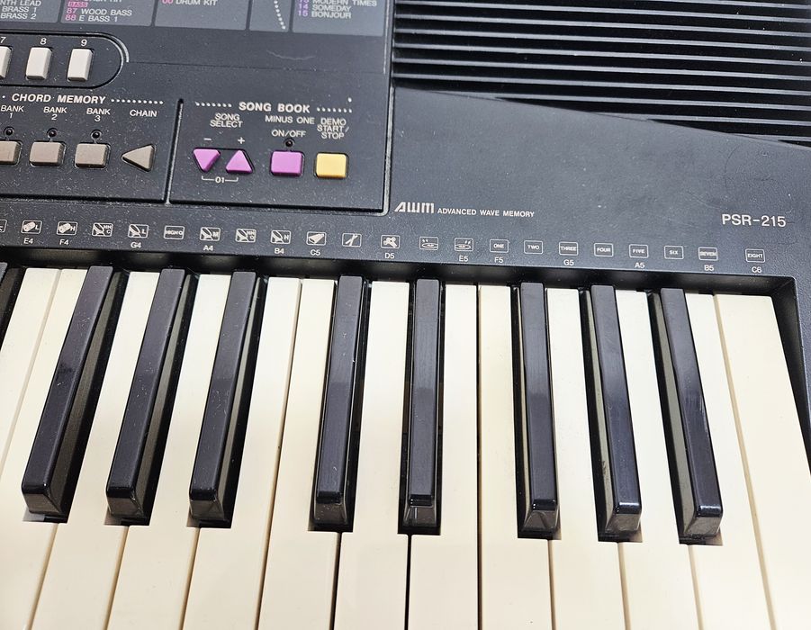 Keyboard Yamaha, Dynamiczna klawiatura, 5 oktaw