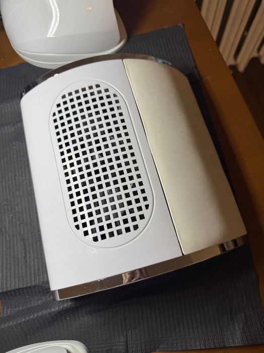 Pochłaniacz pyłu do paznokci