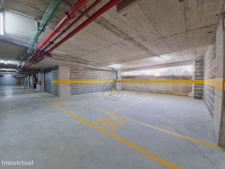 Garagens Box à Venda em Portimão — de 16 m² a 28 m², entre a estação d