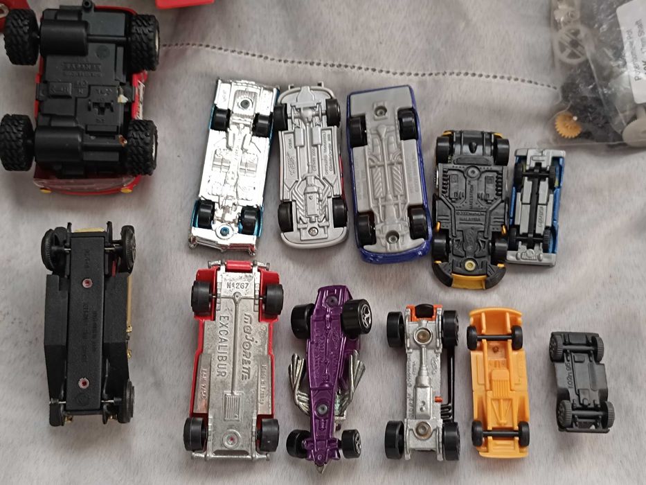 17 Carros de Coleção Antigos Hot Wheels e Tomica