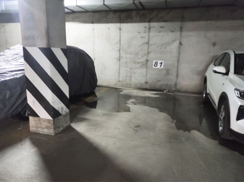 Продам парко место  в  центе  район К 12  Женева низ Проспекта Поля