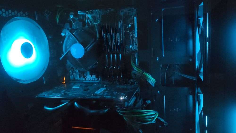 Игровой компьютер, монитор, мышка, клавиатура!