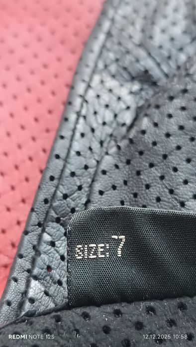 Перчатки лайковая кожа,перфорация.