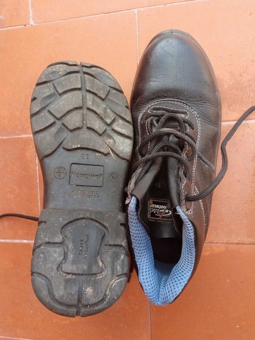 Botas de Trabalho - Biqueira e palmilha aço - Tam 39
