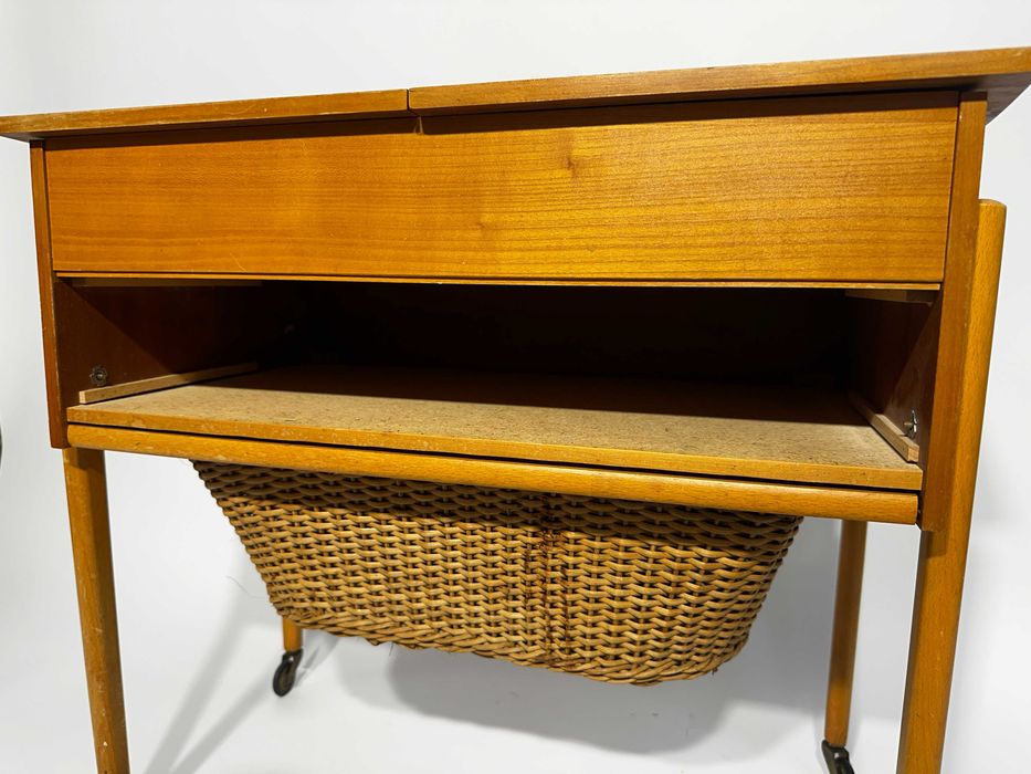 Piękny duński tekowy niciak lata 60. vintage drewno mosiądz szafka.