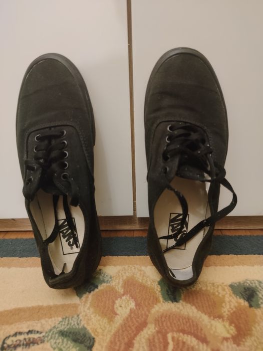 Tênis Vans Authentic (All Black / Sola Gum)