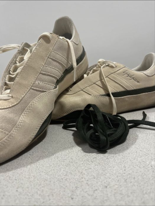 Adidas Y-3 edição especial.