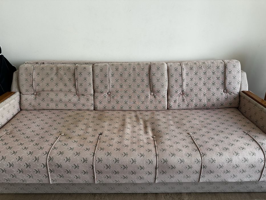 Меблі: диван та два крісла