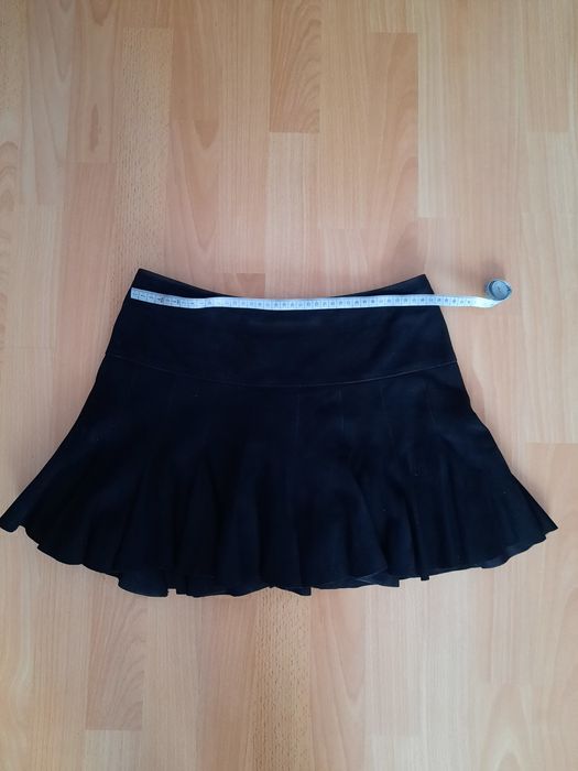 Женский замшевый костюм с юбкой