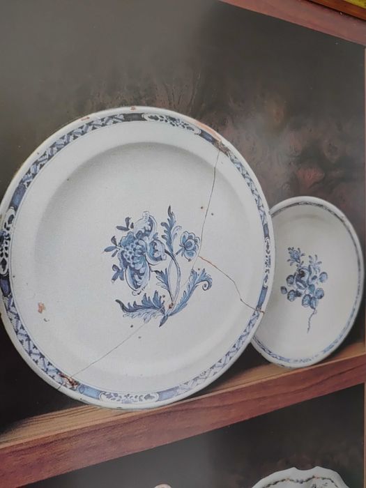 Obraz  do kuchni ,jadalni. Witryna talerze w kredensie.