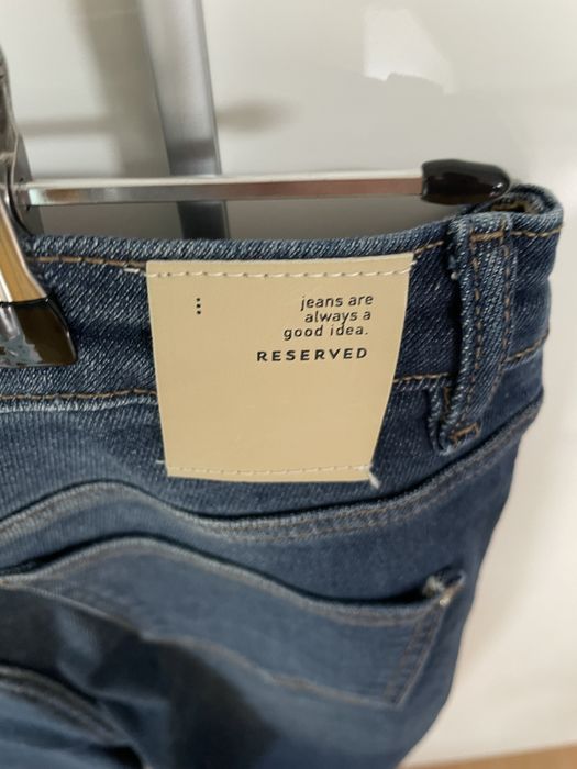 Ciemne jeansy RESERVED