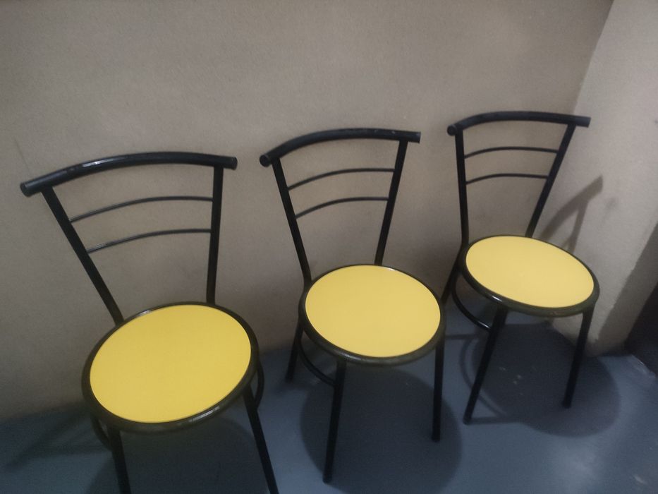 3 cadeiras em bom estado