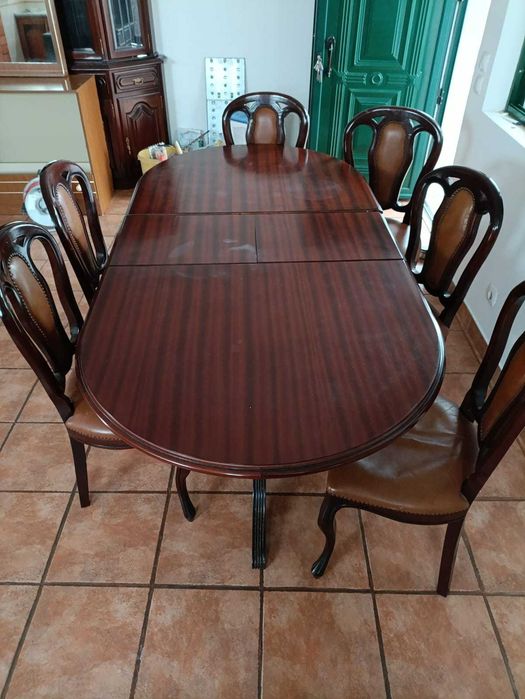 Mesa de sala de jantar em mogno com 6 cadeiras