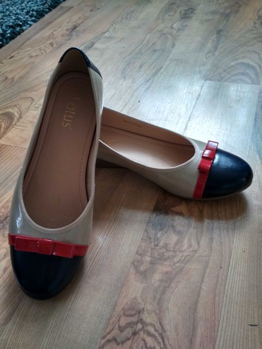 Półbuty lakierki Lotus 39