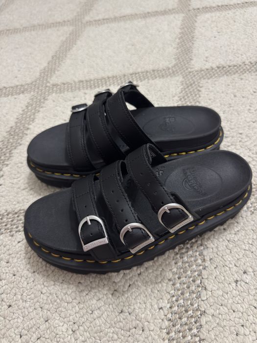 Шльопанці Dr. Martens
