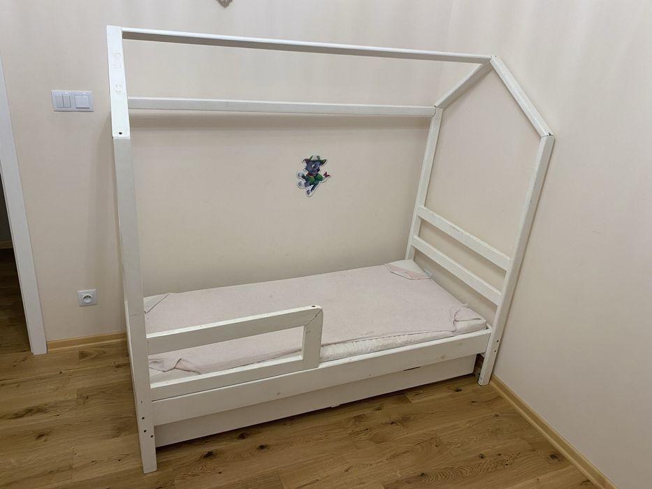 Łóżeczko domek 70x160 z materacem