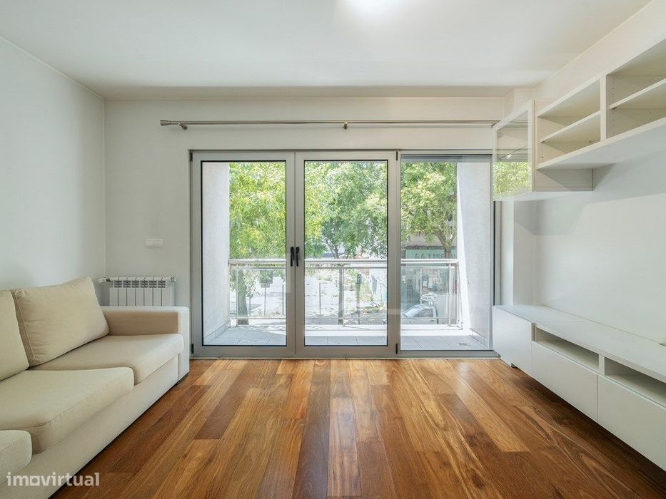 Apartamento T1 na Estefânia, Mobilado, com Garagem e Varanda