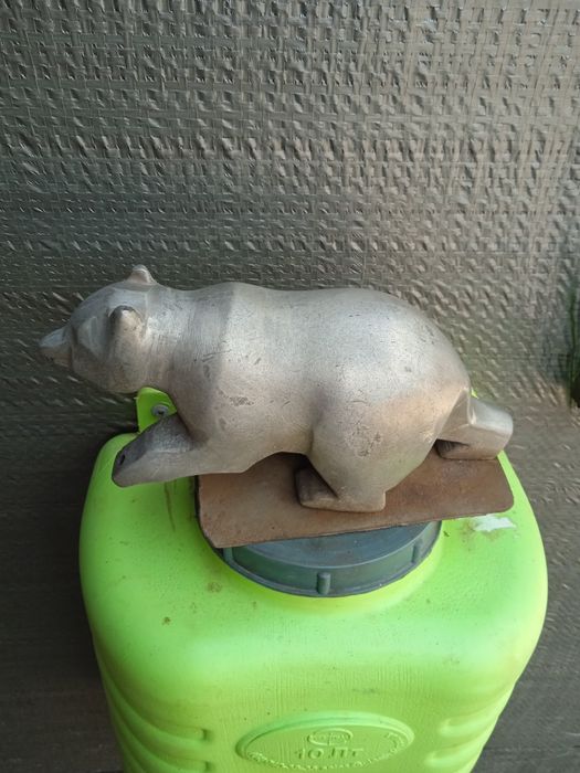 Медведь на капот