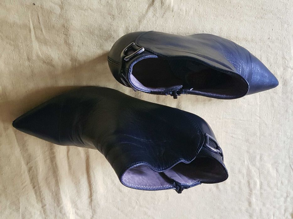 UNISA super buciki skóra markowe 36