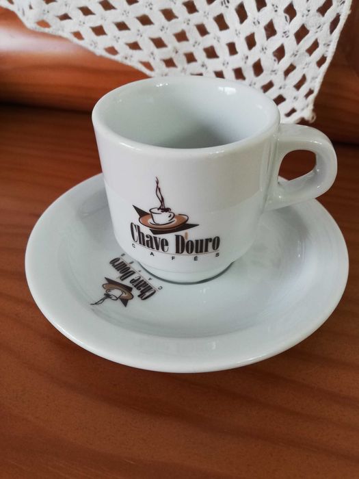 Várias Chávenas com Pires de Café para Coleção - Cada 5€