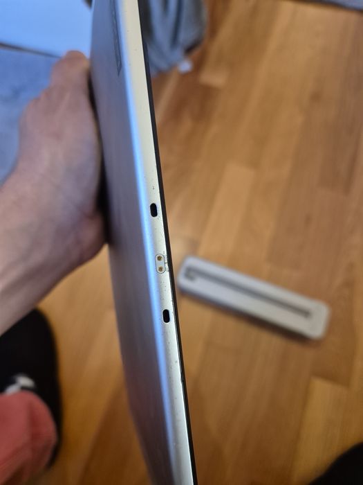 Tablet Lenovo 10,3 com colunas e Alexa