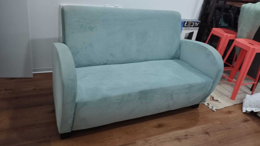 SOFA ,,NOVO,,custou 680 euros, vendo 300 euros Nunca Foi Usado tenho problema de Medidas