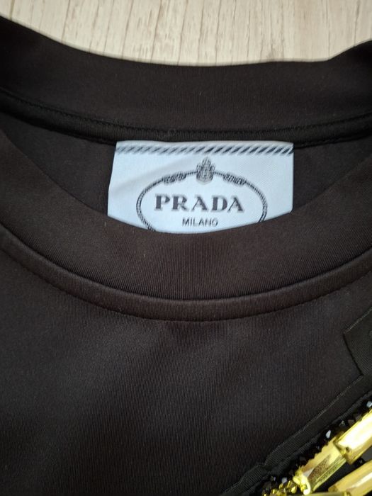 Продам кофтину Prada