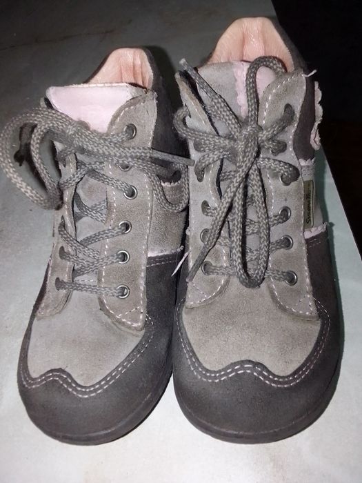 Продам детские осенние-весенние ботинки