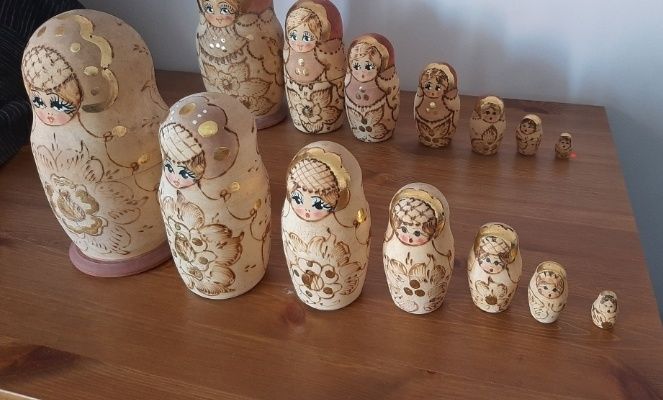 Matrioskas em madeira pintada e talhada à mão psi natal