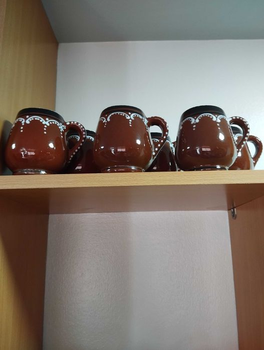 Copos,  canecas e chávenas novas e como novas