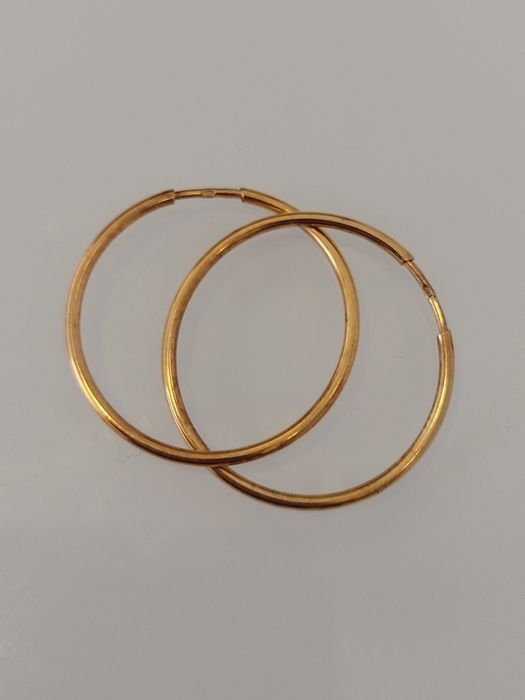 Argolas douradas em prata