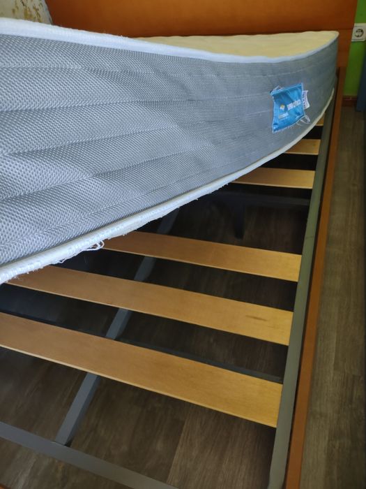 Cama de casal com estrado