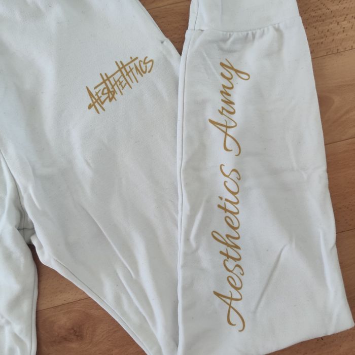 Жіночі спортивні штани Aesthetic Army