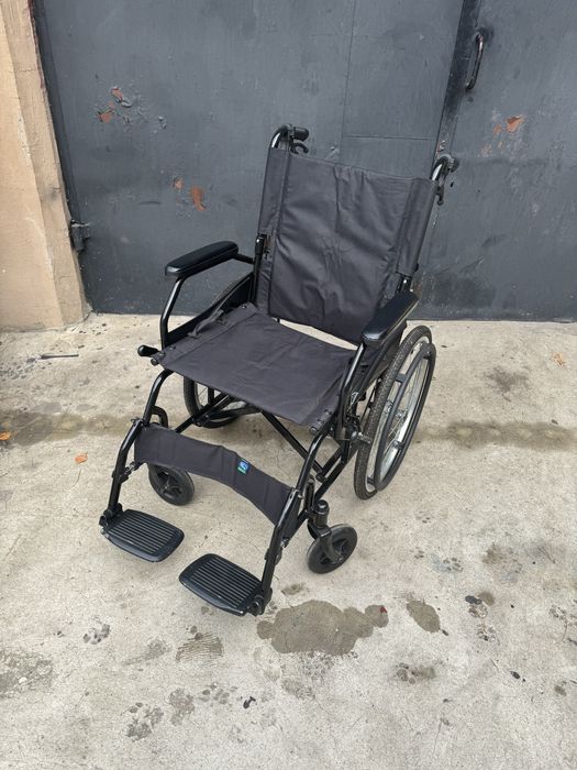 Wozek inwalidzki skladany hamulec lekki