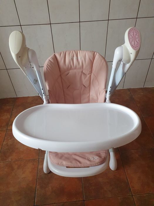 Krzesełko do karmienia.