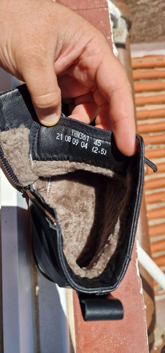 Botas em pele - pretas