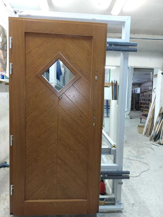 Drzwi zewnętrzne drewniane
