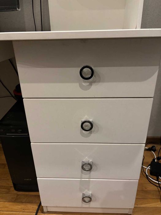 Письменный стол с ящиками